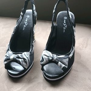 Cute stylish black combo wedge shoe